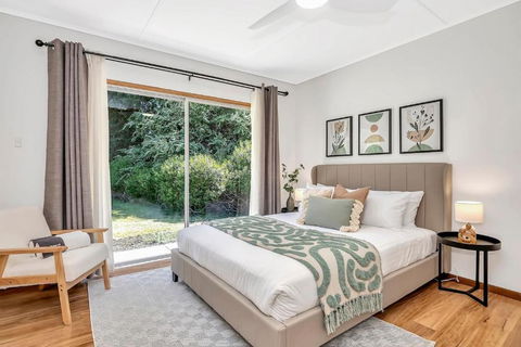 The Glenalvie - Sprawling Serenity In Adelaide Hills - Airlie Beach Holiday 0