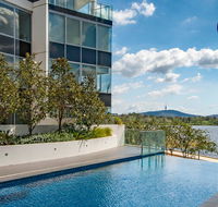 Beautiful Modern Lake View Apartment - Airlie Beach Holiday