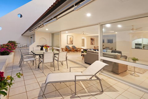 Bella Azure Two Bedroom Two Bathroom Spacious Ocean-view Apartment With Golf Buggy - Airlie Beach Holiday 2