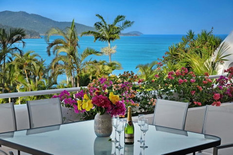 Bella Azure Two Bedroom Two Bathroom Spacious Ocean-view Apartment With Golf Buggy - Airlie Beach Holiday 0