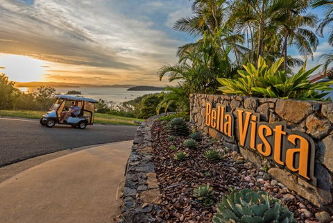 Bella Azure Two Bedroom Two Bathroom Spacious Ocean-view Apartment With Golf Buggy - Airlie Beach Holiday 3