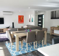 Ben's Place - modern  convenient - Airlie Beach Holiday