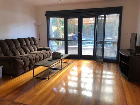 Big Room 12km To City Near Boxhill, Melbourne - Airlie Beach Holiday 1