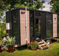 Big Tiny Paz Seven Hills Tiny House Tallarook - Airlie Beach Holiday