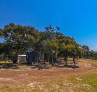 Big Tiny Seven Hills Tiny House Tallarook - Airlie Beach Holiday