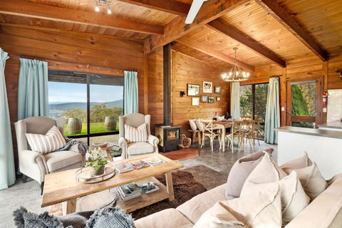 The Lodge By Mt Bellevue - Airlie Beach Holiday 1
