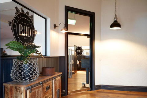 The Royal Hotel, Drouin - Airlie Beach Holiday 0