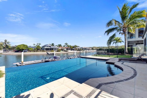 YALLA24-Luxury Resort Style Home - Airlie Beach Holiday 1