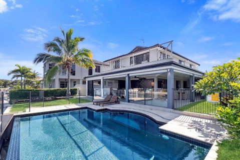YALLA24-Luxury Resort Style Home - Airlie Beach Holiday 0