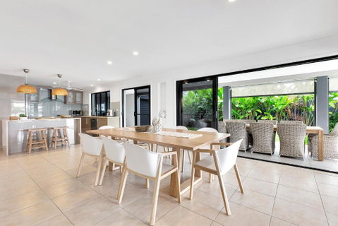 YALLA24-Luxury Resort Style Home - Airlie Beach Holiday 3