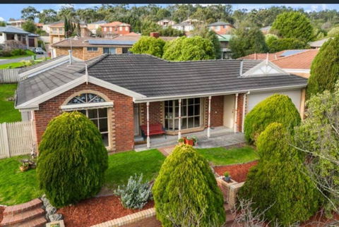 Family Retreat - Narre Warren - Airlie Beach Holiday 0