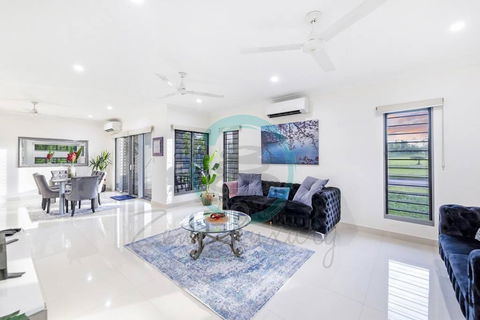 Zenhouse: Stylish Muirhead Home Near Park/Hospital - Airlie Beach Holiday 0