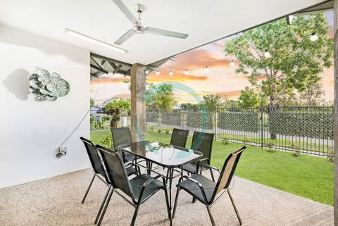 Zenhouse: Stylish Muirhead Home Near Park/Hospital - Airlie Beach Holiday 1