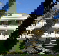 Melbourne City Tour Lifestyle of the Rich and Famous - Airlie Beach Holiday
