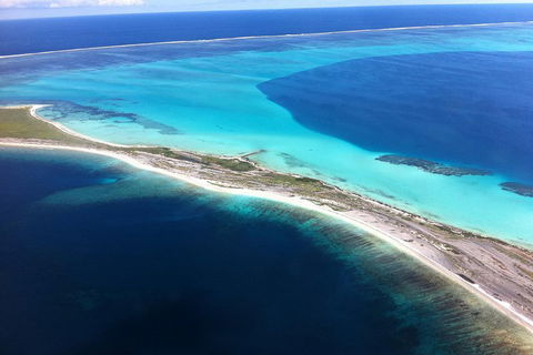 Abrolhos Islands Fixed-Wing Scenic Flight - Airlie Beach Holiday 1