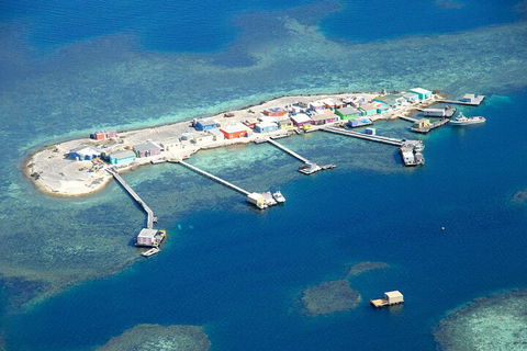 Abrolhos Islands Fixed-Wing Scenic Flight - Airlie Beach Holiday 3