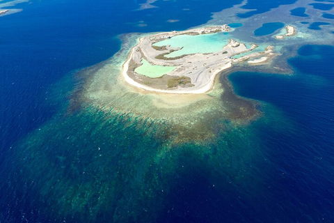 Abrolhos Islands Fixed-Wing Scenic Flight - Airlie Beach Holiday 4